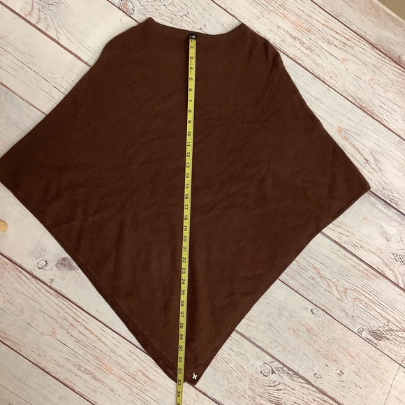 Beryll “Brown Cashmere Poncho” - Picture 8 of 10